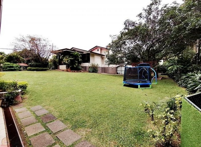 Foto Casa en Venta en Ciudad Cariari, San Antonio, Heredia - U$D 800.000 - CAV40401 - BienesOnLine