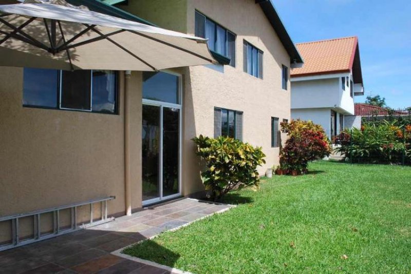 Foto Casa en Venta en Escazu, San Jose, a 500 metros de la escuela Count, Escazú, San José - U$D 240.000 - CAV3695 - BienesOnLine