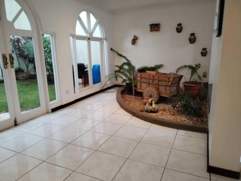 Foto Casa en Venta en Uruca, San José, San José - U$D 225.000 - CAV86012 - BienesOnLine