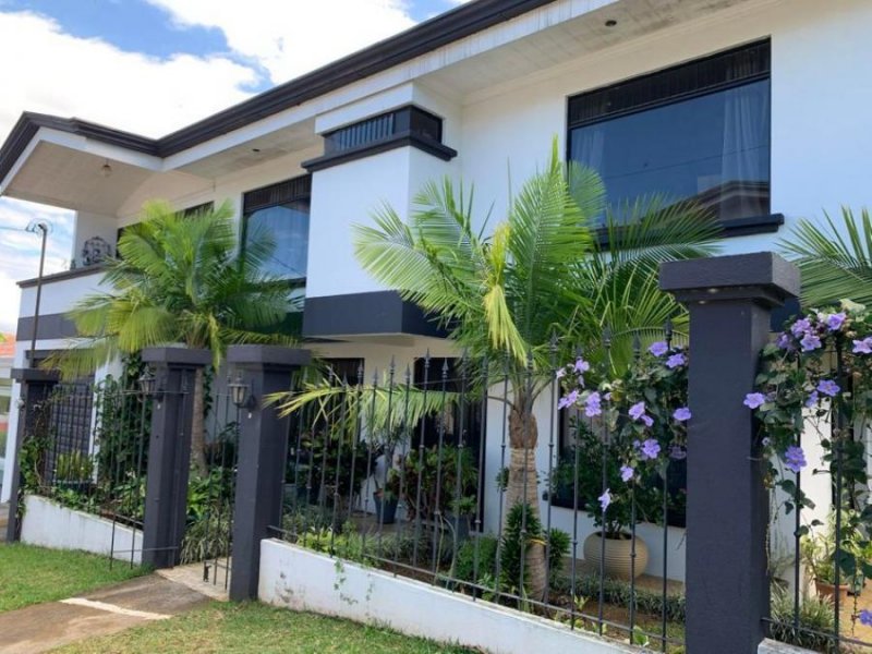 Foto Casa en Venta en Alajuela, Alajuela - U$D 420.000 - CAV39734 - BienesOnLine