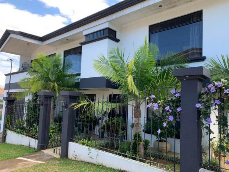 Foto Casa en Venta en Alajuela, Alajuela - U$D 420.000 - CAV96117 - BienesOnLine