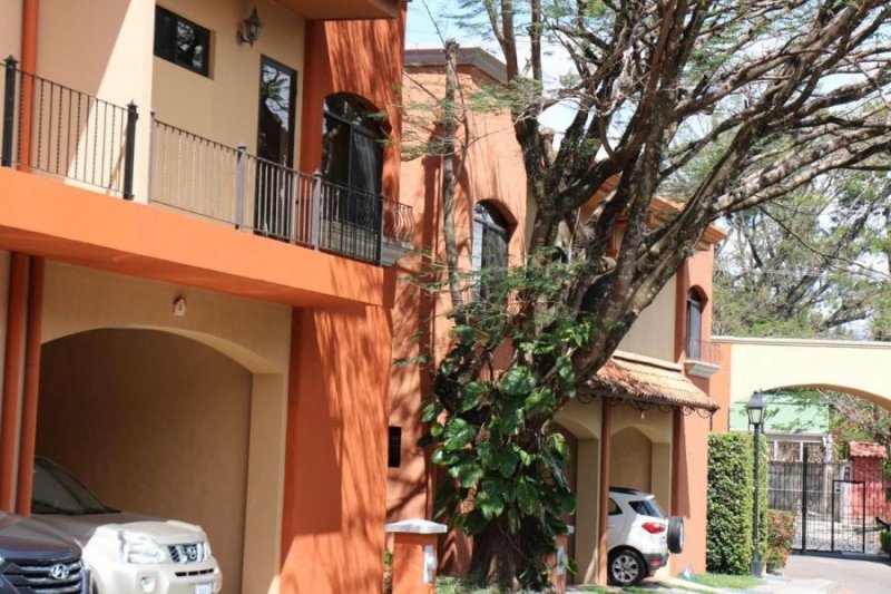 Foto Casa en Venta en Santa Ana, San José - U$D 225.000 - CAV36154 - BienesOnLine