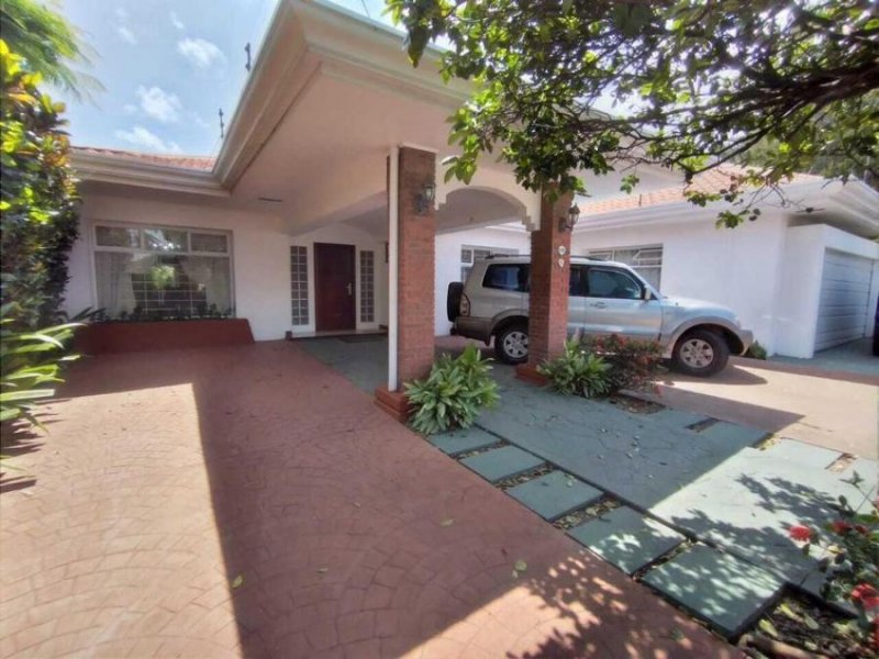 Foto Casa en Venta en Escazú, San José - U$D 430.000 - CAV67053 - BienesOnLine