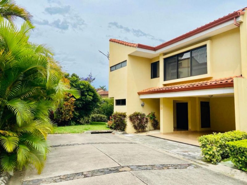 Foto Casa en Venta en Guachipelin, Escazú, San José - U$D 550.000 - CAV33809 - BienesOnLine