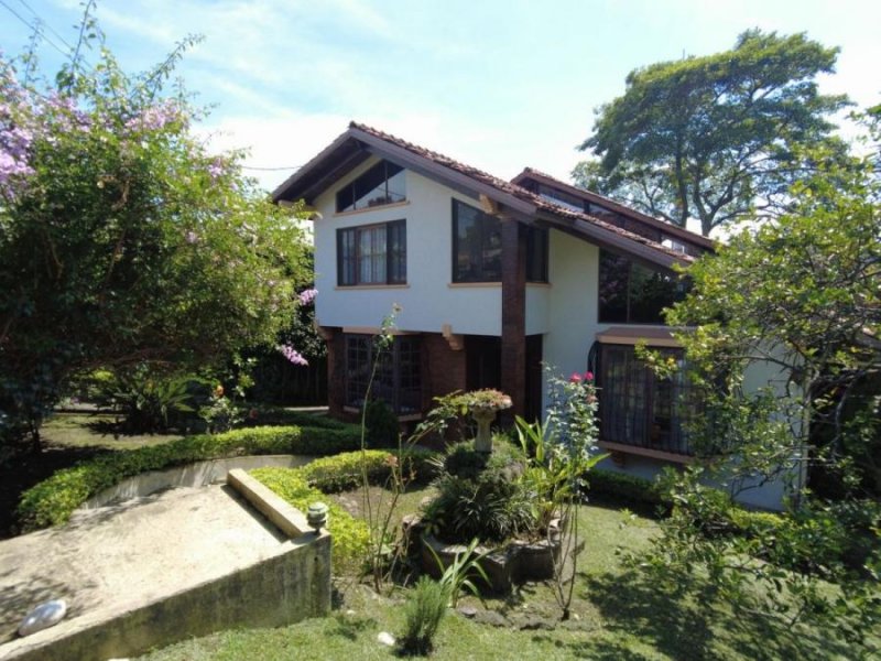 Foto Casa en Venta en Escazú, San José - U$D 550.000 - CAV51433 - BienesOnLine