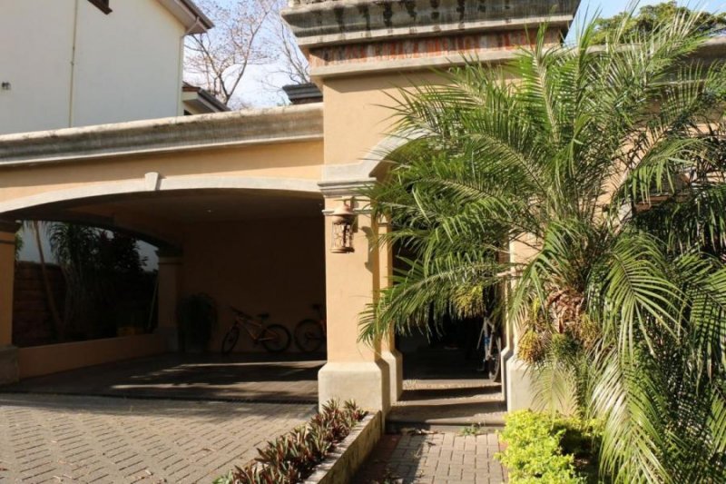 Foto Casa en Venta en Escazú, San José - U$D 620.000 - CAV35276 - BienesOnLine