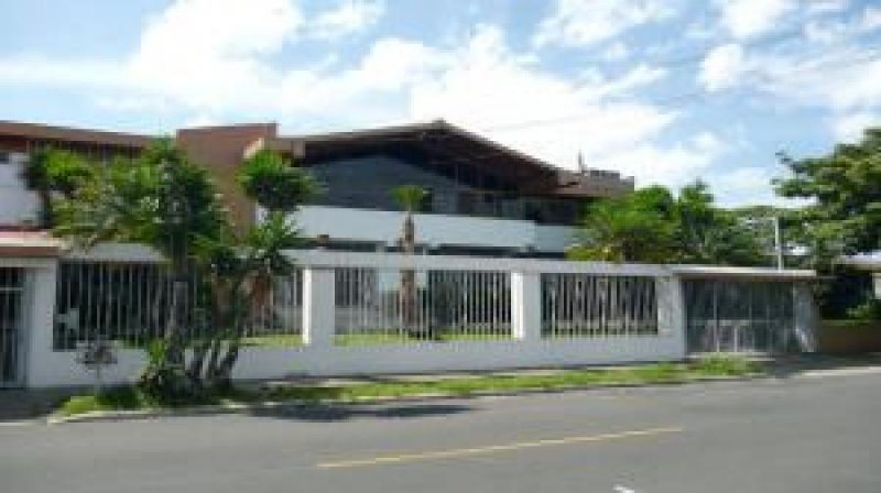 Foto Casa en Venta en La Sabana, San José - U$D 900.000 - CAV25230 - BienesOnLine