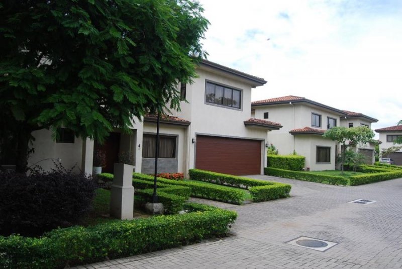 Foto Casa en Venta en SANTA ANA, Santa Ana, San José - U$D 950.000 - CAV30765 - BienesOnLine