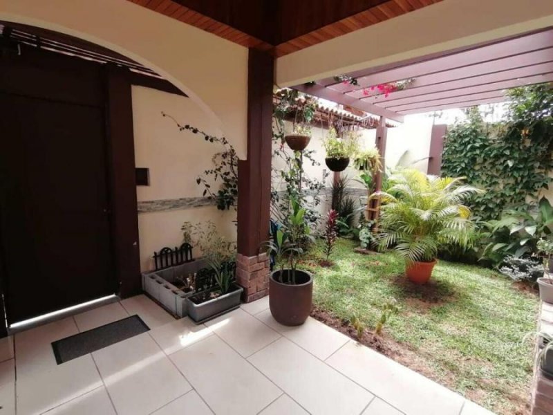 Foto Casa en Venta en Moravia, San José - U$D 250.000 - CAV68555 - BienesOnLine