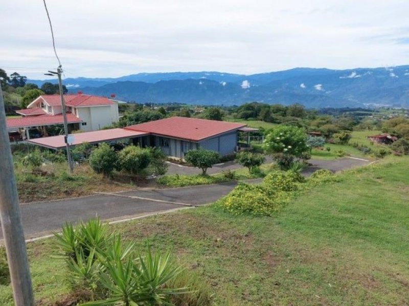 CASA EN VENTA EN OREAMUNO DE CARTAGO. CL 24-1784