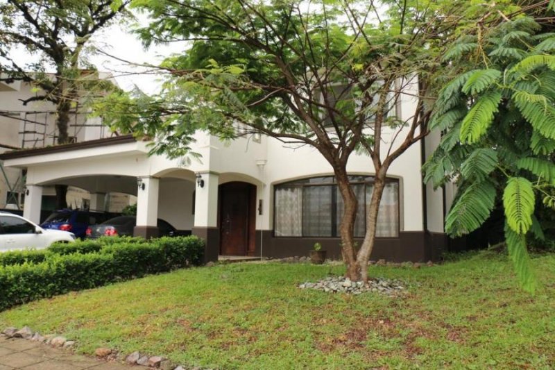 Foto Casa en Venta en Piedades., Santa Ana, San José - U$D 380.000 - CAV41421 - BienesOnLine