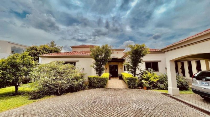 Foto Casa en Venta en Pozos, Santa Ana, San José - U$D 740.000 - CAV55788 - BienesOnLine