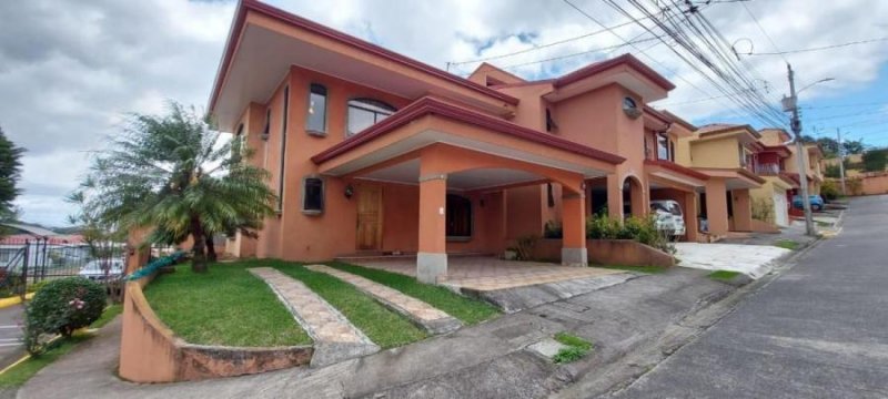 Foto Casa en Venta en Sabanilla, Montes de Oca, San José - U$D 210.000 - CAV43149 - BienesOnLine