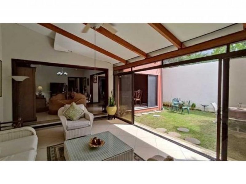 Foto Casa en Venta en Santa Ana, San José - U$D 280.000 - CAV103612 - BienesOnLine