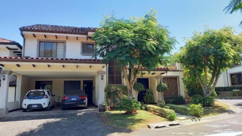 Foto Casa en Venta en Santa Ana, San José - U$D 475.000 - CAV55417 - BienesOnLine