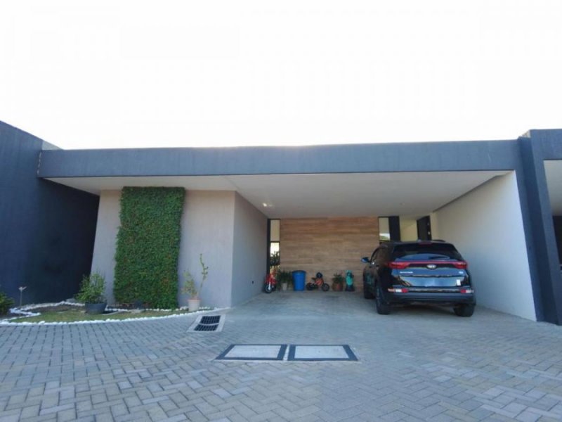 Foto Casa en Venta en Santa Ana, San José - U$D 375.000 - CAV57482 - BienesOnLine