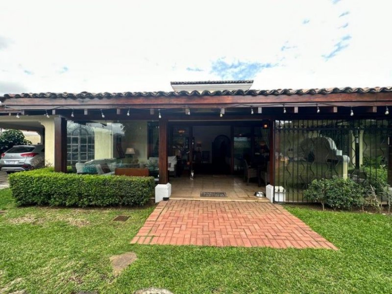 CASA EN VENTA EN SANTO DOMINGO, cod: CTL 24-1688