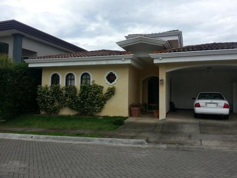 Foto Casa en Venta en Santo Domingo, Santo Domingo, Heredia - U$D 290.000 - CAV94225 - BienesOnLine