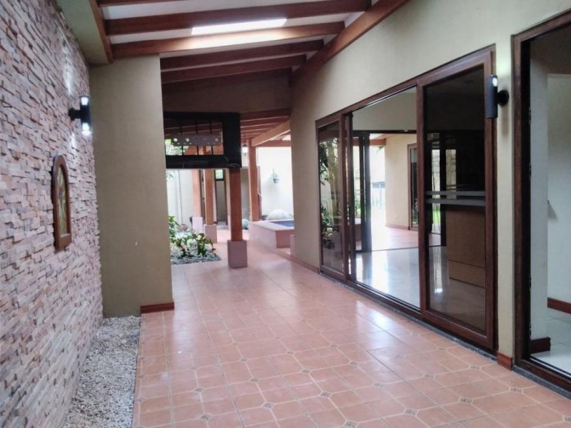 Casa en Venta en  Santo Tomás, Heredia