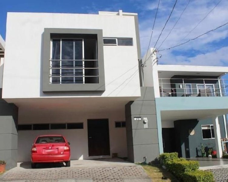 Foto Casa en Venta en Ulloa, Heredia, Heredia - U$D 220.000 - CAV57699 - BienesOnLine