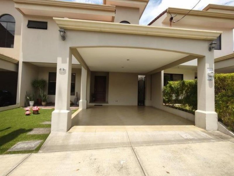 Foto Casa en Venta en Ulloa, Heredia - U$D 250.000 - CAV85603 - BienesOnLine