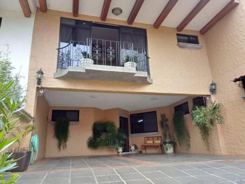 Foto Casa en Venta en Escazú, San José - U$D 450.000 - CAV37808 - BienesOnLine