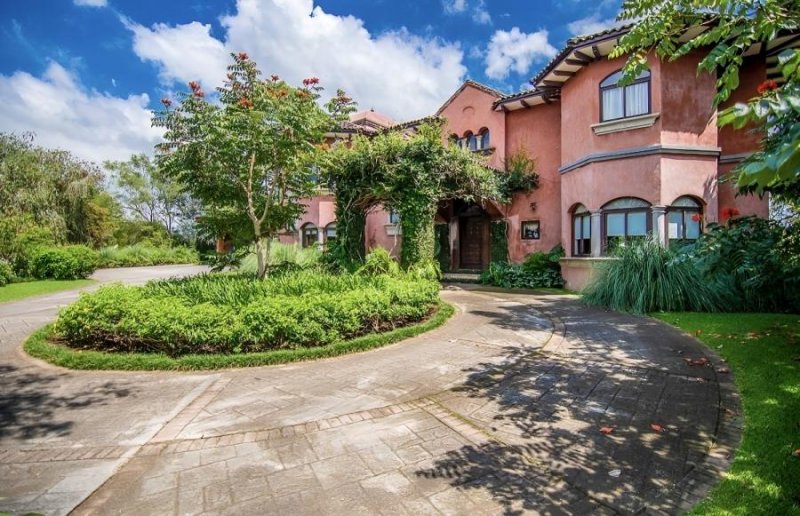 FASCINANTE CASA DE LUJO EN SANTO DOMINGO, HEREDIA