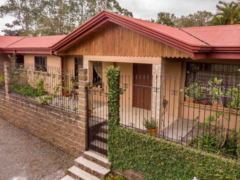 Foto Casa en Venta en Mercedes, Puriscal, San José - U$D 153.000 - CAV18615 - BienesOnLine