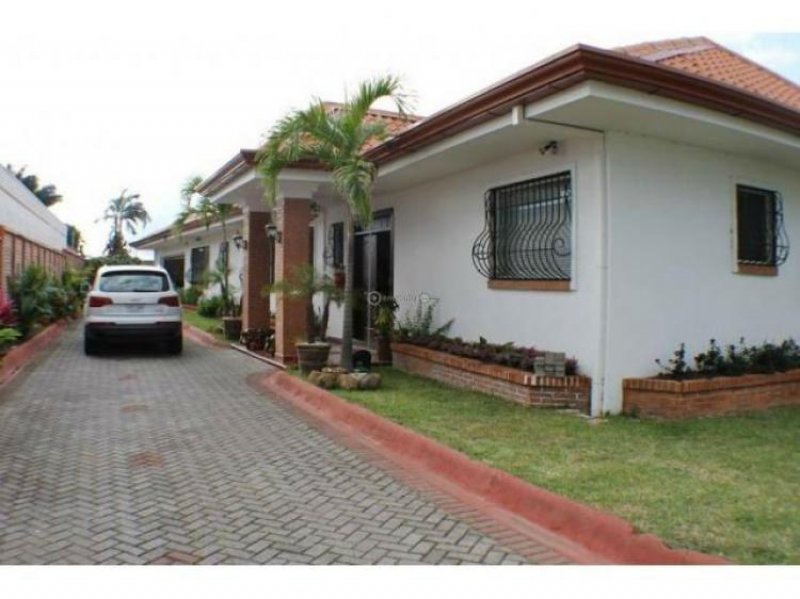 Foto Casa en Venta en Belén, Heredia - U$D 445.000 - CAV12434 - BienesOnLine