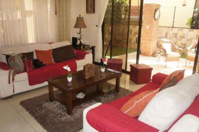 Foto Casa en Venta en Guachipelin, Escazú, San José - U$D 240.000 - CAV24832 - BienesOnLine