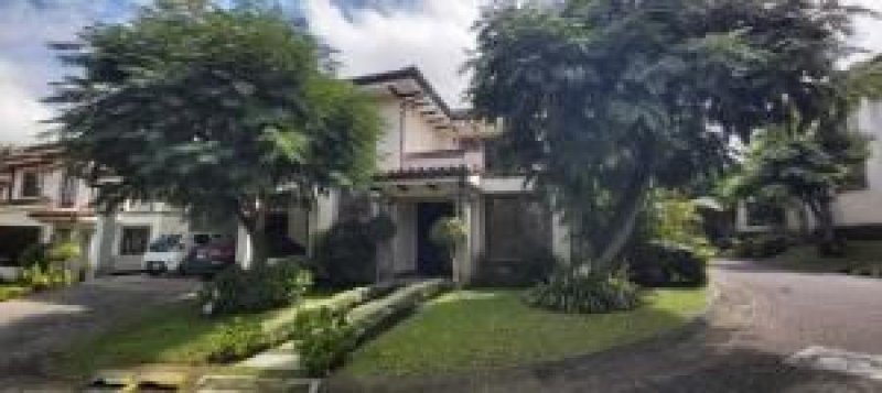 Foto Casa en Venta en Santa Ana, San José - U$D 527.000 - CAV33776 - BienesOnLine