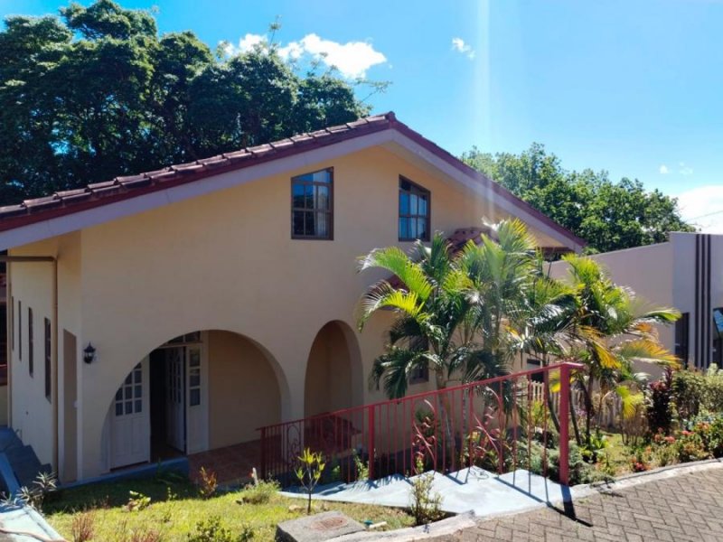 Foto Casa en Venta en Grecia, Grecia, Alajuela - U$D 299.000 - CAV113052 - BienesOnLine