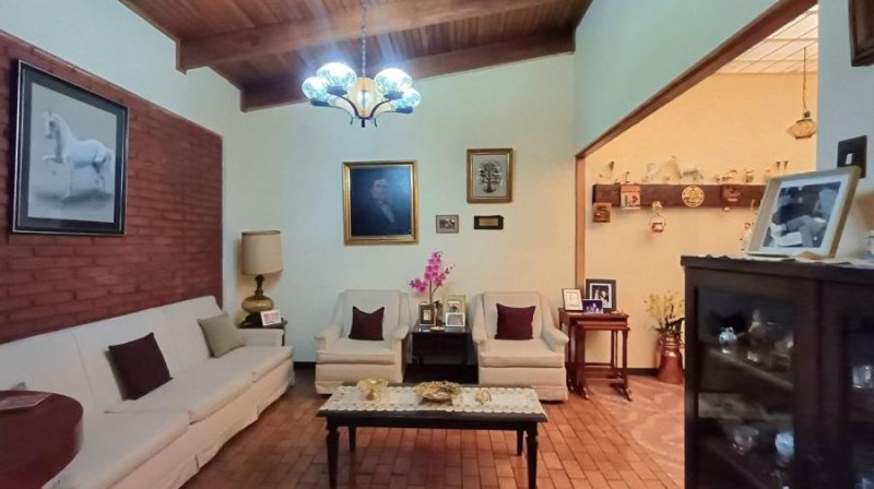 En Venta Hermosa Casa en Curridabat. 