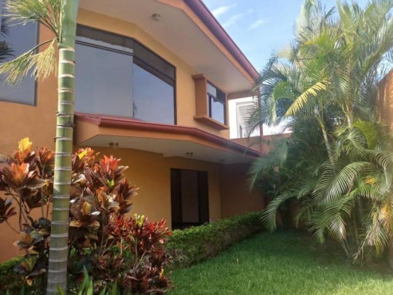 Foto Casa en Venta en Uruca, San José - U$D 299.000 - CAV26756 - BienesOnLine