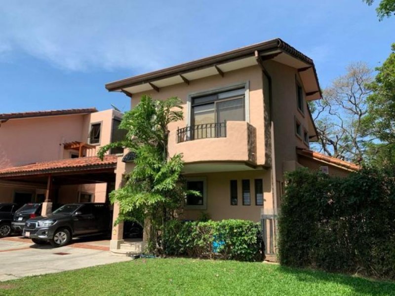 Foto Casa en Venta en Santa Ana, San José - U$D 398.000 - CAV42483 - BienesOnLine