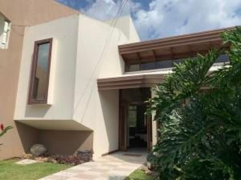 Foto Casa en Alquiler en Alajuela, Alajuela - U$D 1.800 - CAA28775 - BienesOnLine