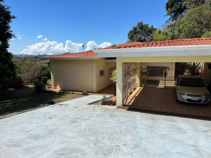 Finca con Arboles Frutales en Venta Ubicada en Atenas, San Jose