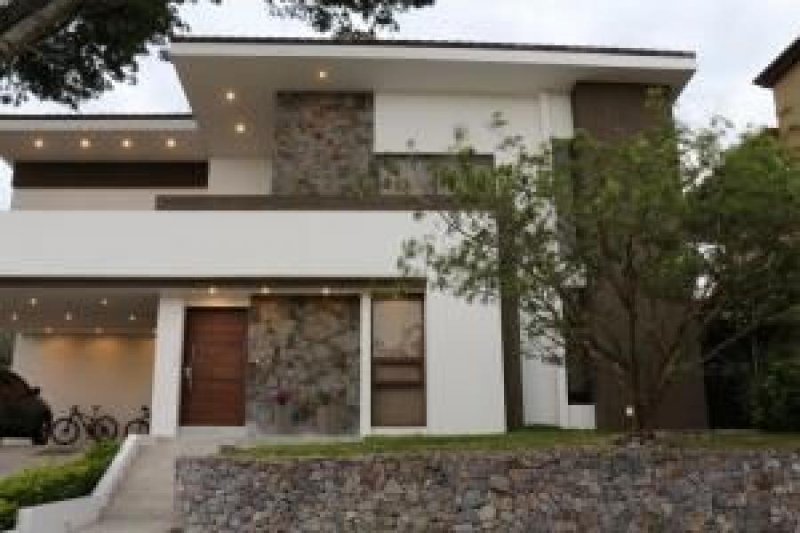 Foto Casa en Venta en Santa Ana, San José - U$D 690.000 - CAV29438 - BienesOnLine