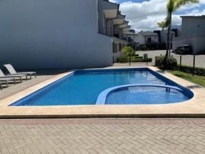 Foto Casa en Alquiler en Escazú, San José - U$D 1.700 - CAA37497 - BienesOnLine