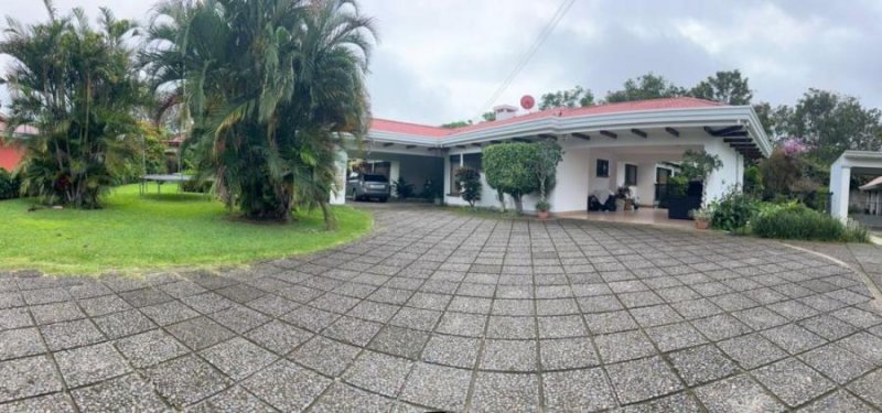 Casa en Venta en Santo Tomas Santo Domingo, Heredia