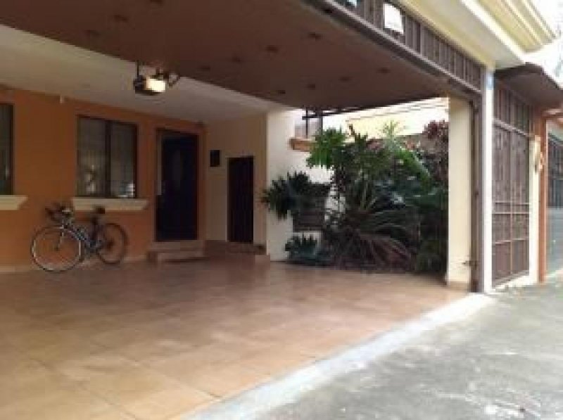 Foto Casa en Venta en Desamparados, Alajuela - U$D 128.000 - CAV26731 - BienesOnLine