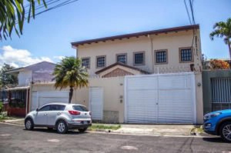 Foto Casa en Venta en Uruca, San José - U$D 280.000 - CAV26758 - BienesOnLine