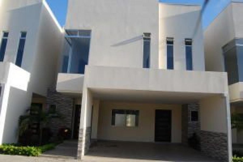 Foto Casa en Venta en Santa Ana, San José - U$D 220.000 - CAV27973 - BienesOnLine