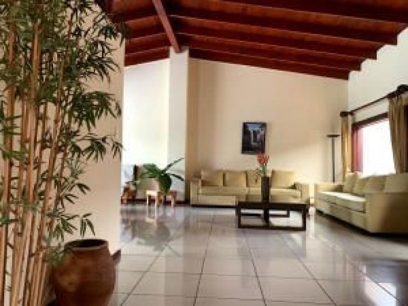 Foto Casa en Venta en Escazú, San José - U$D 375.000 - CAV29022 - BienesOnLine