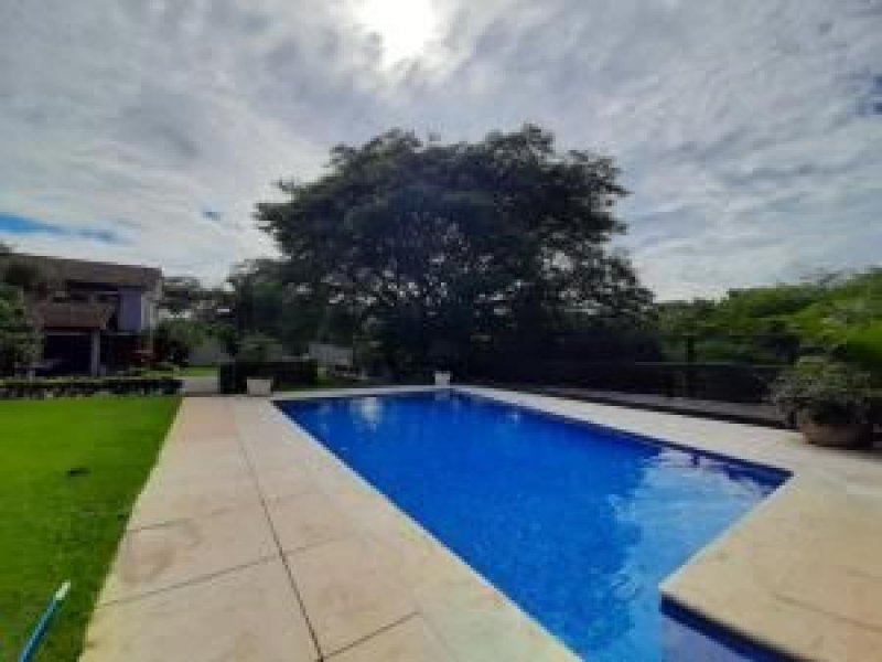 Foto Casa en Venta en Santa Ana, San José - U$D 200.000 - CAV28900 - BienesOnLine