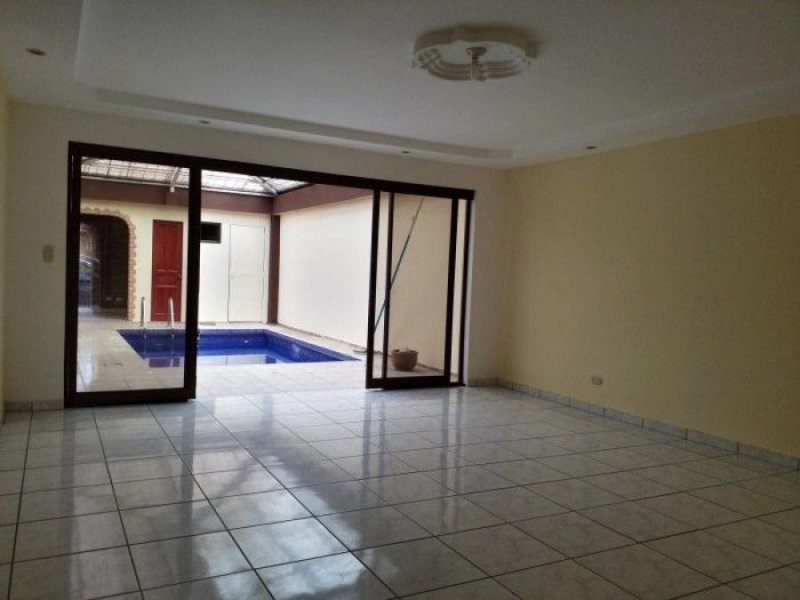 Foto Casa en Venta en Alajuela, Alajuela - U$D 250.000 - CAV85495 - BienesOnLine