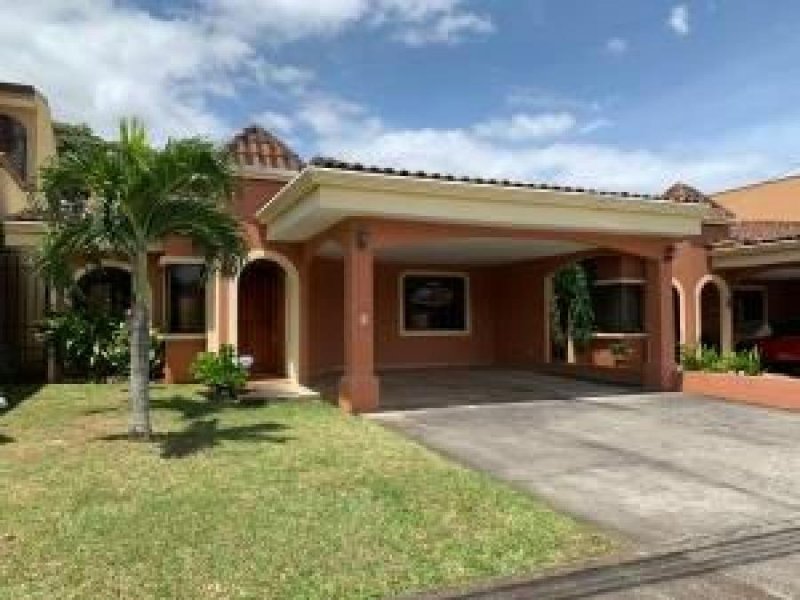 Foto Casa en Venta en Heredia, Heredia - U$D 185.000 - CAV28368 - BienesOnLine