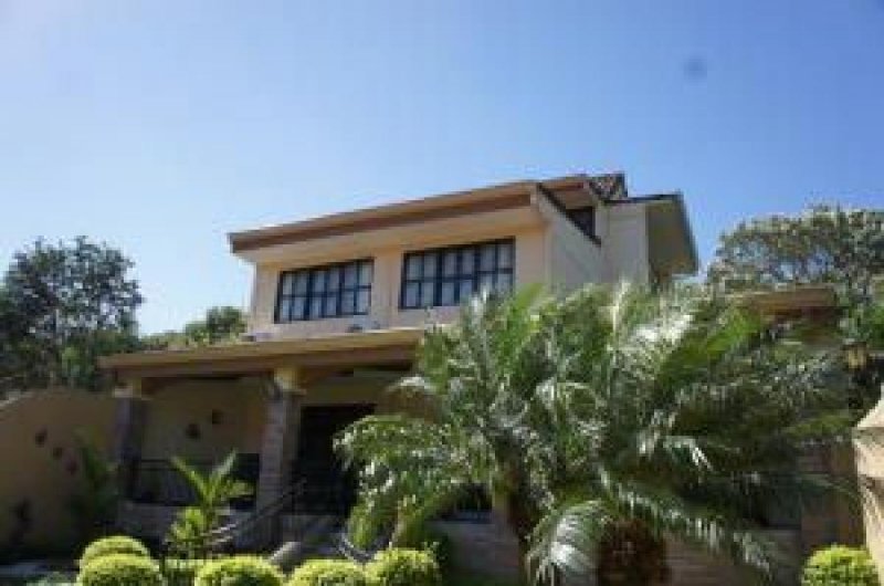 Foto Casa en Venta en Santa Ana, San José - U$D 350.000 - CAV28790 - BienesOnLine