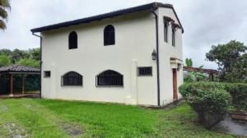 Foto Casa en Venta en Santa Ana, San José - U$D 350.000 - CAV38878 - BienesOnLine