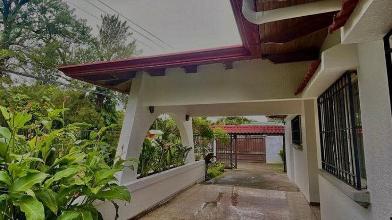 Foto Casa en Alquiler en Escazú, San José - U$D 1.600 - CAA61370 - BienesOnLine